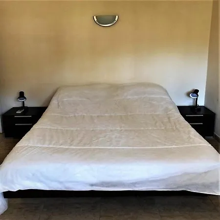 Villa Sleeps 9 Pool Air Con Wifi *