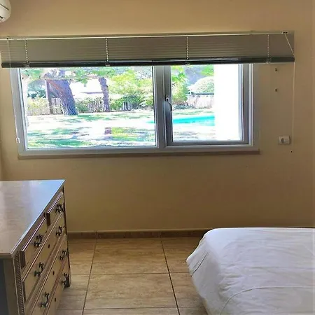Sleeps 9 Pool Air Con Wifi Villa