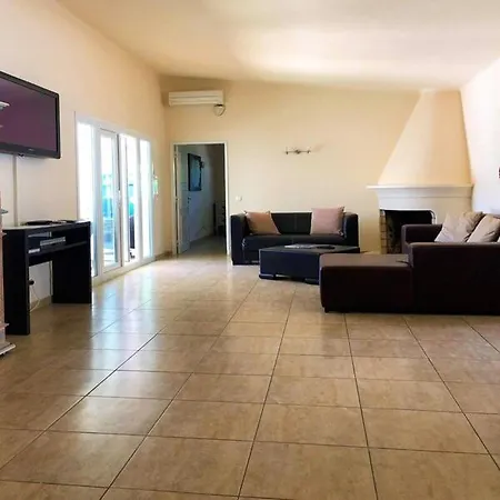 Sleeps 9 Pool Air Con Wifi * Vale do Lobo
