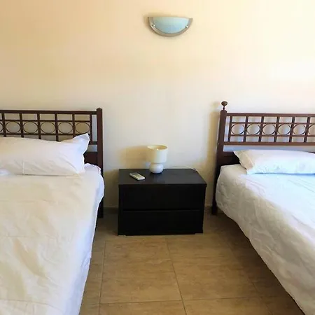 Villa Sleeps 9 Pool Air Con Wifi *